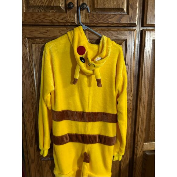 Pokemon 1 piece Pajamas Adult Large buttons footed hooded yellow - Picture 2 of 9